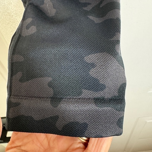 NWT - SPANX - Look at Me Now Seamless Leggings - Black Camo - Size: Large 10/12 - Picture 5 of 9